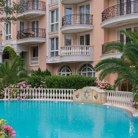 Venera & Anastasia Palace Апартамент *