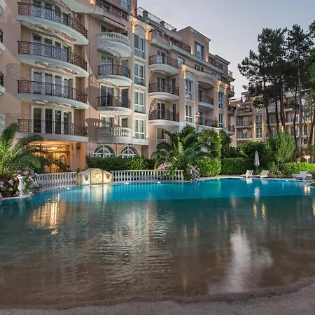 Venera & Anastasia Palace Апартамент *