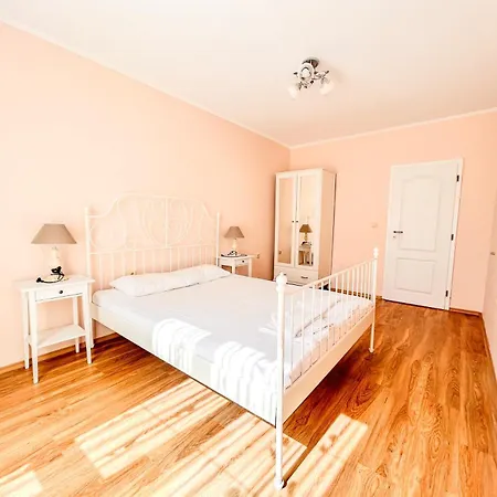 Venera & Anastasia Palace * Napospart