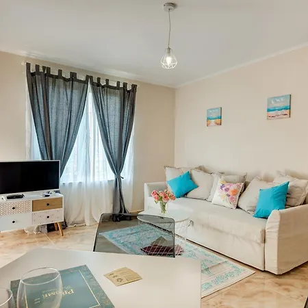 Venera & Anastasia Palace アパート サニービーチ