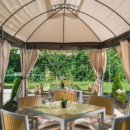 Venera & Anastasia Palace アパート サニービーチ