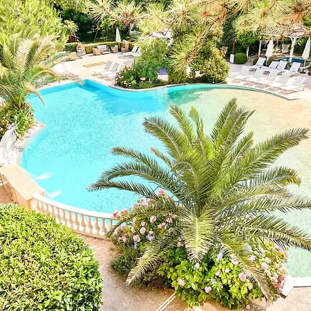 Venera & Anastasia Palace アパート サニービーチ